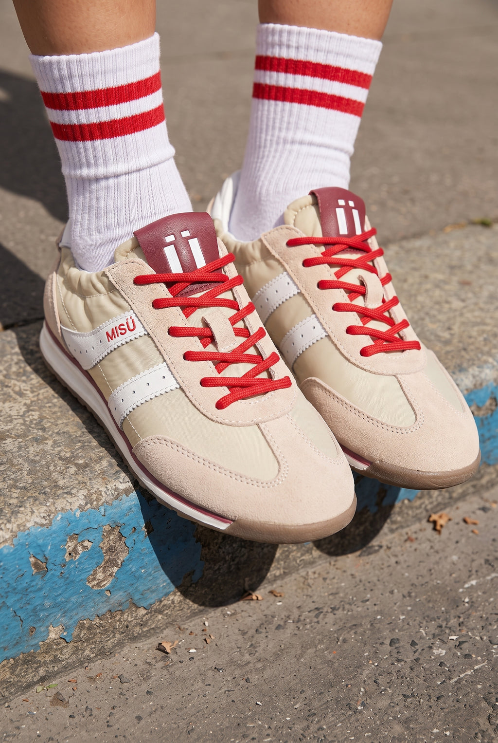MISÜ 01 - Beige/Red