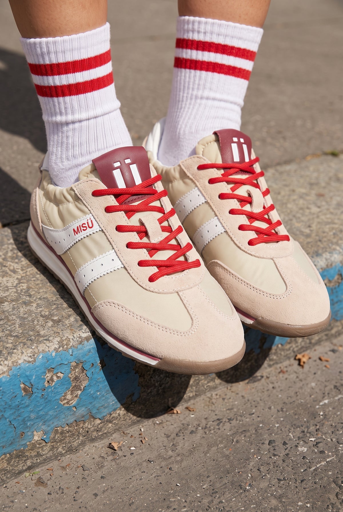 MISÜ 01 - Beige/Red